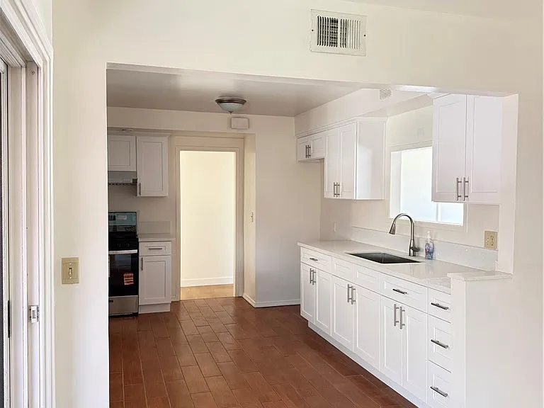 835 W Spruce St — Photo 9