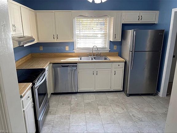 3rd image of 221 Bailiff Ct Unit B