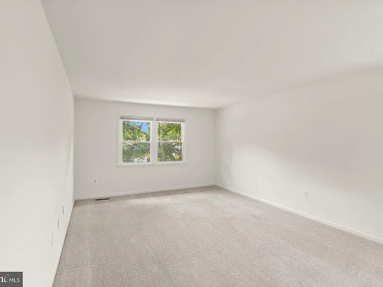 8902 Huxley Ct — Photo 33