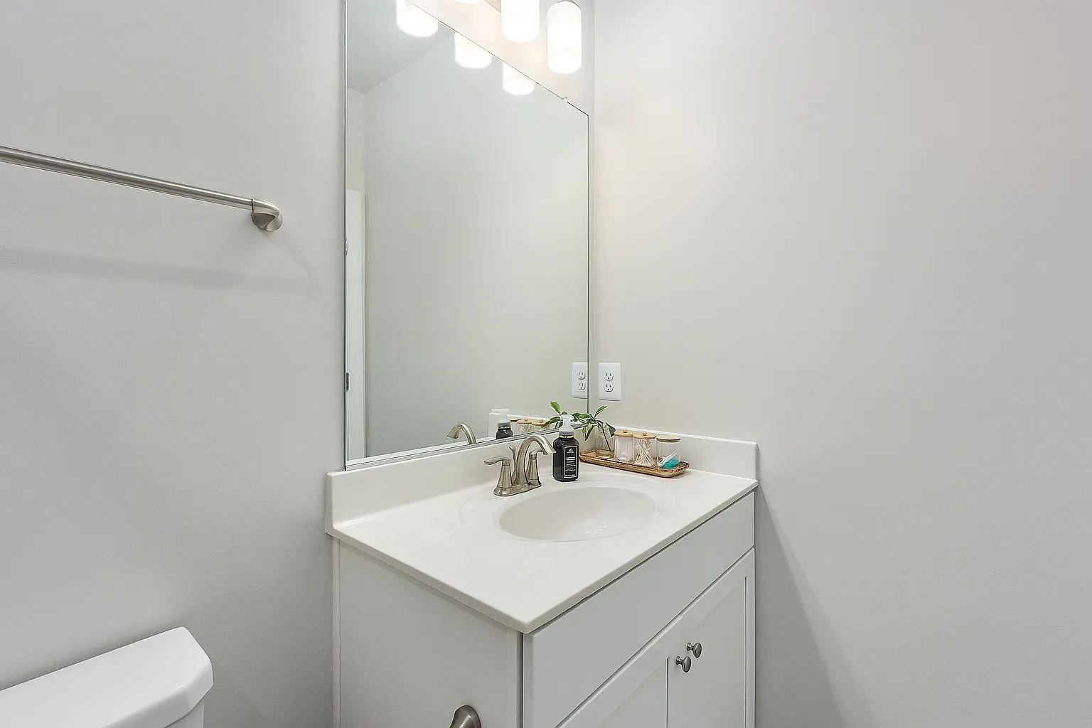 3 bed, 1608 sqft, $3,100 — Photo 3