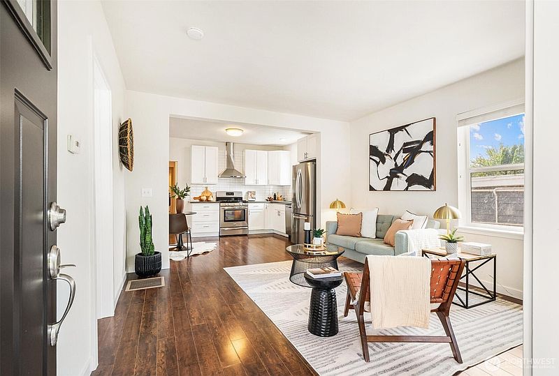 4th image of 8632 45th Avenue S