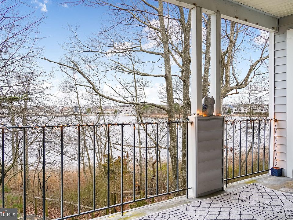 1st image of 219 Waters Edge Dr
