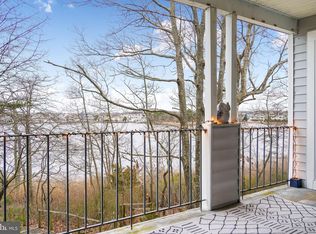 219 Waters Edge Dr, Toms River, NJ 08753