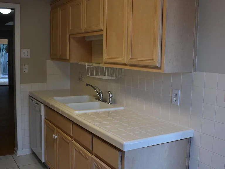 710 Legacy Ct — Photo 5