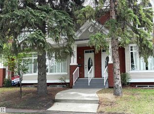 73 Ave Townhouses, Edmonton, AB T6E 1B1