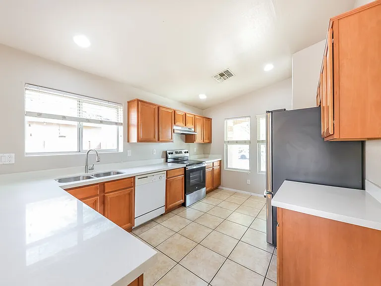 3312 S 95th Dr — Photo 8