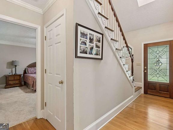5th image of 83 Russell Rd