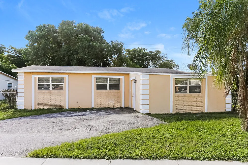 3 bed, 1.0 bath, 1239 sqft, $2,335 — Photo 1