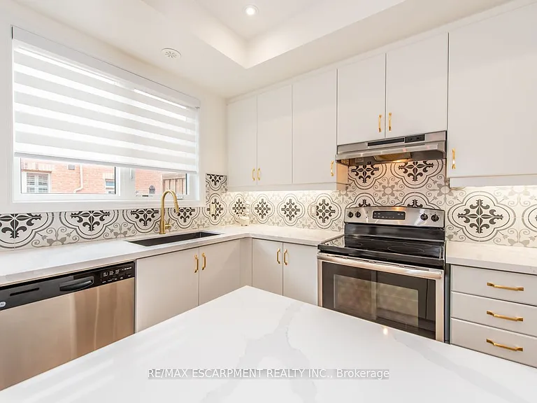 64 City Park Cir — Photo 17