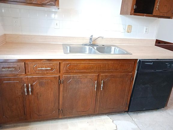 3rd image of 6657 Park St
