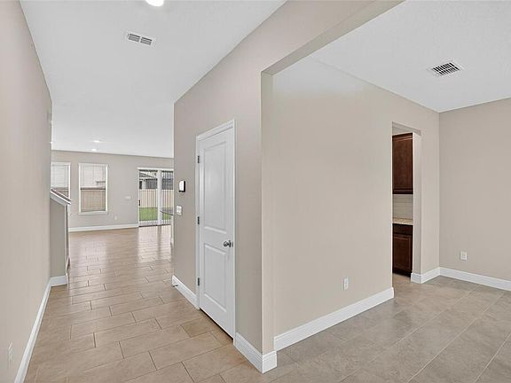 3rd image of 2546 Warren Acres Blvd