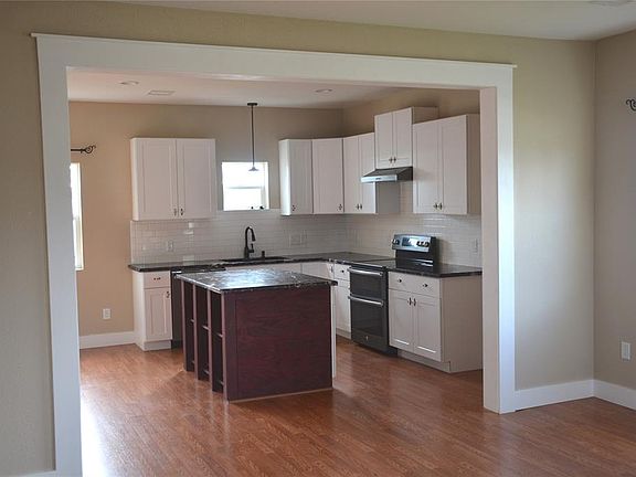 5th image of 129 18th Ave N