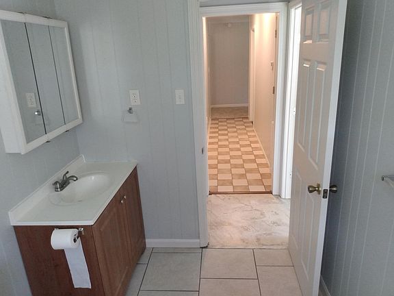 2nd image of 402 W Lamar St