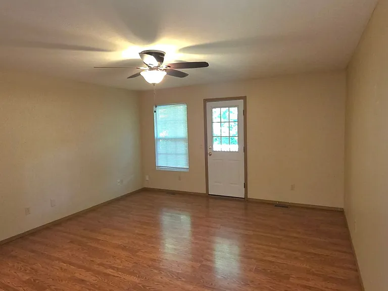 1019 S Missouri Ave — Photo 2