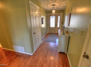 2912 Windsor Forest Dr, Louisville, KY 40272
