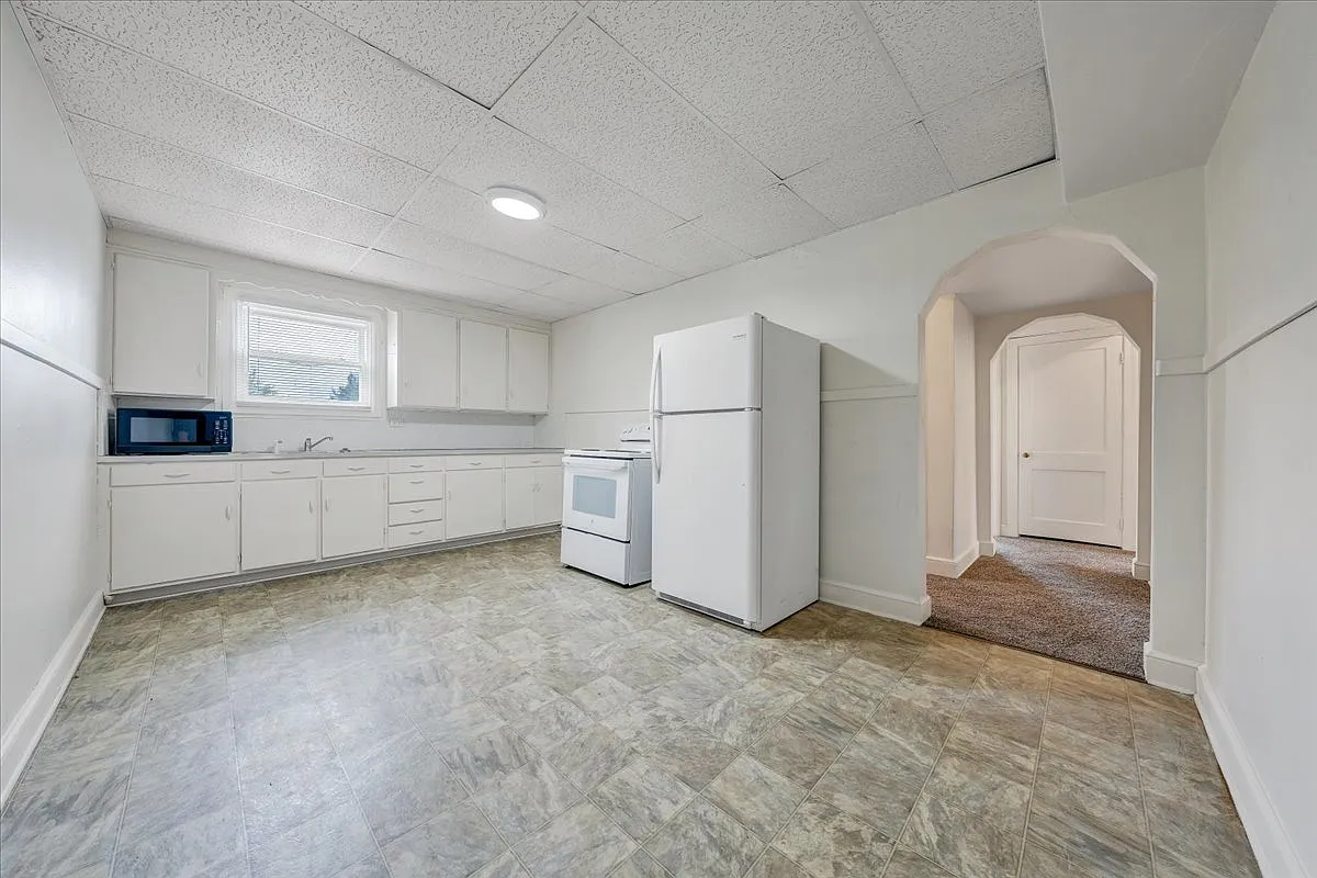 2 bed, 980 sqft, $915 — Photo 1
