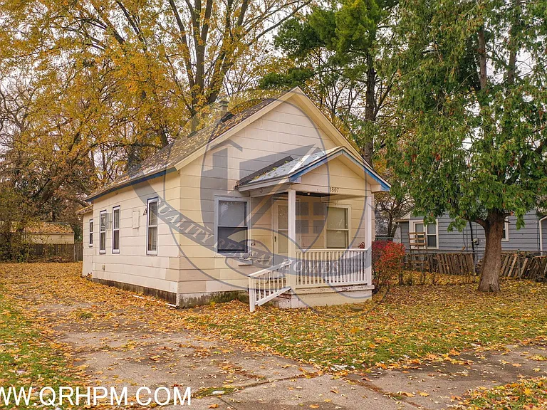 1807 Union Ave — Photo 2