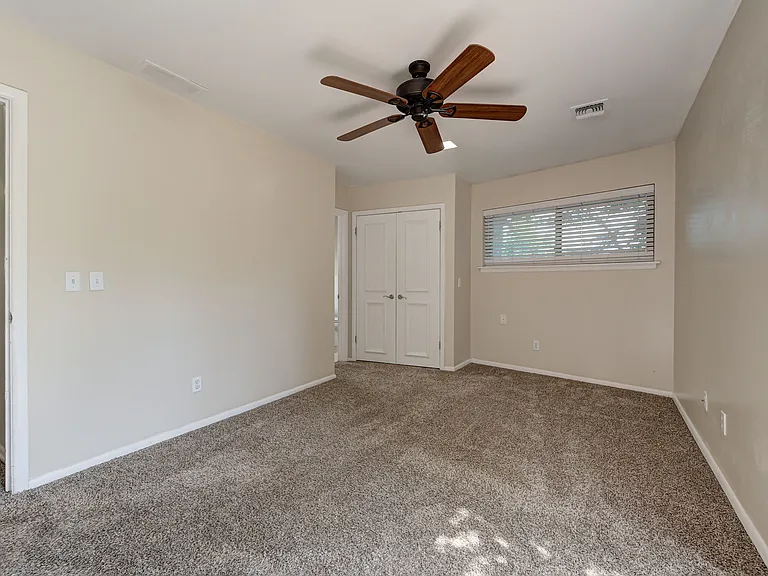 4618 N Harvey Pkwy — Photo 23
