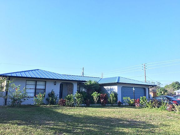 5th image of 302 SE Thornhill Dr