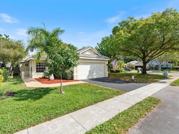 8895 Woodside Court, Davie, FL 33328