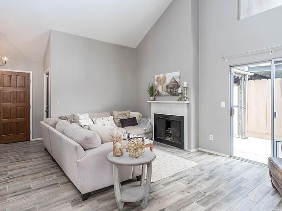 4th image of 2622 E Tulare Avenue