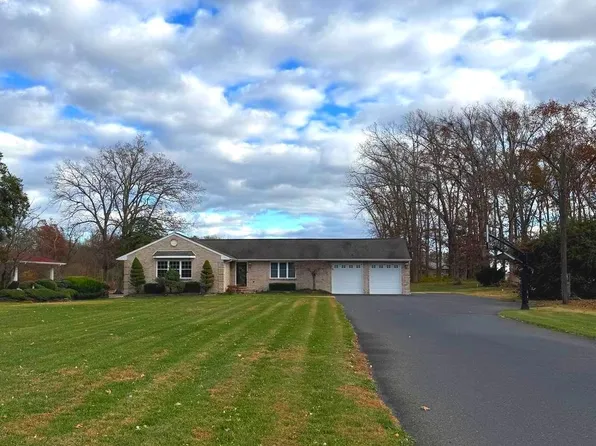 564 11th St, Hammonton, NJ 08037