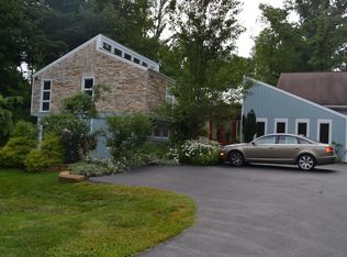 8335 Camargo Rd, Cincinnati, OH 45243