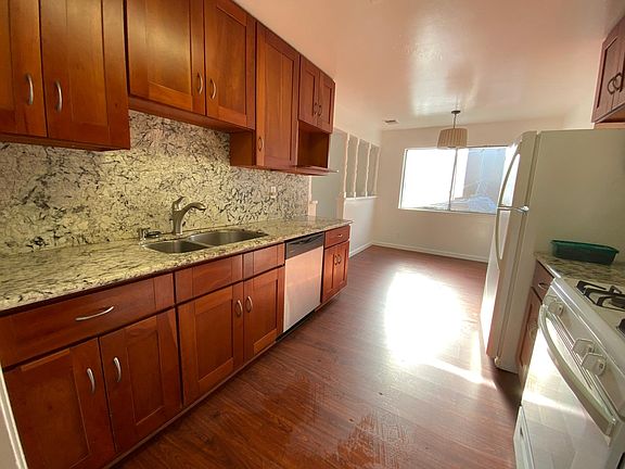 4th image of 2968 Moss Point Dr