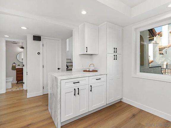 5th image of 4728 Iroquois Ave Unit M