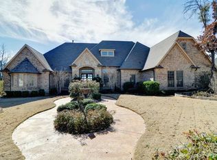 1210 Falcon Ridge Dr, Kennedale, TX 76060