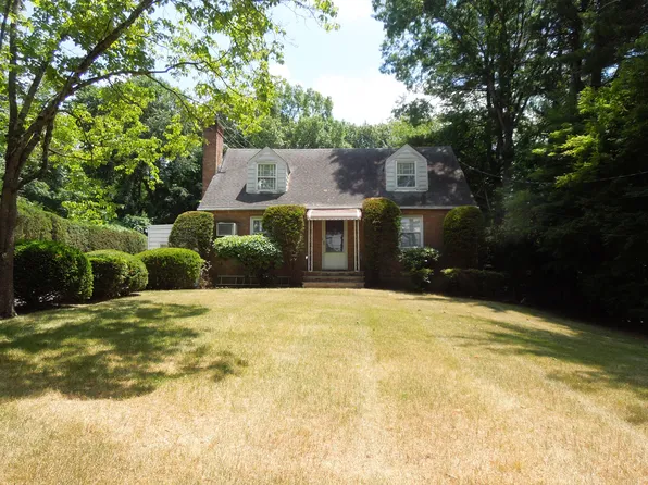 10 Old Frost Wynd, Glen Cove, NY 11542