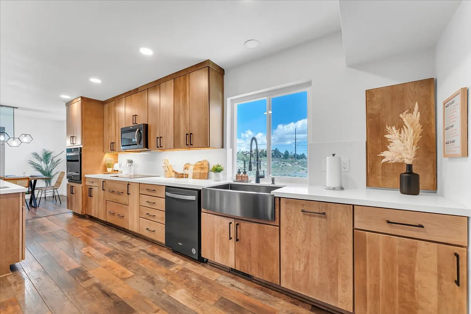 3 bed, 2.0 bath, 1797 sqft, $8,755 — Photo 4