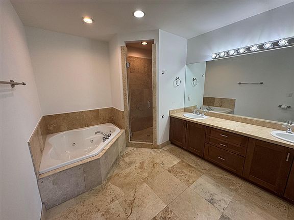 4th image of 2515 NE 18th St