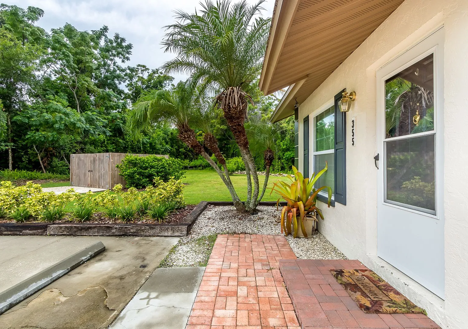 2BR/2BA End Unit, Completely Remodeled! LARGO! — Photo 4