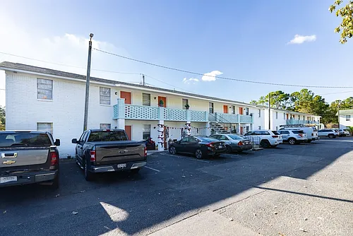 Marilyn Apartments Photo 1