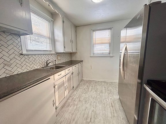 5th image of 126 Roselawn Ave #1