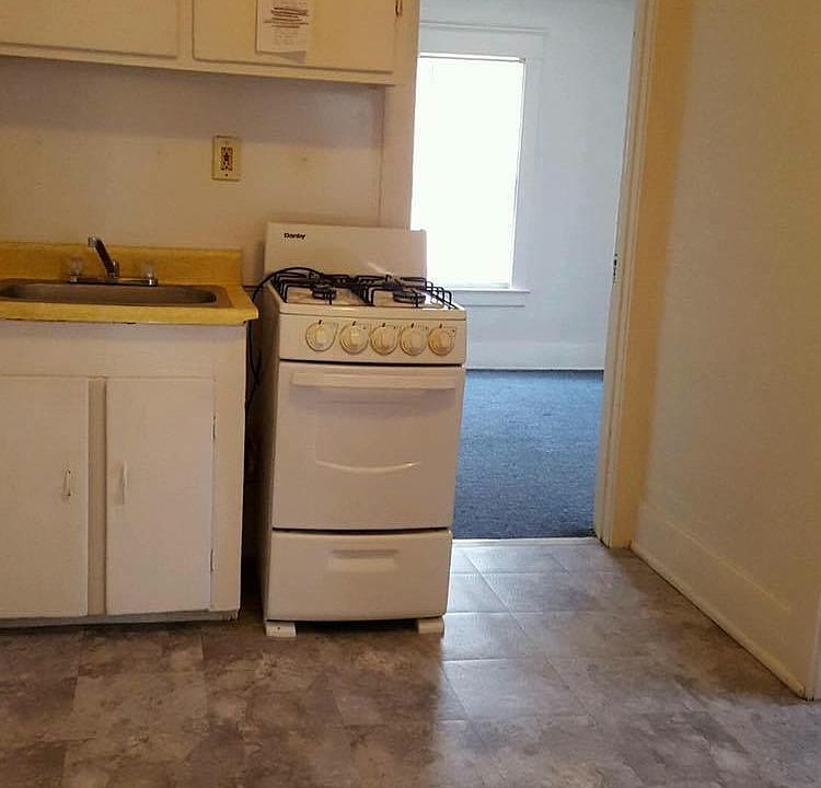 2nd image of 908 Durand St #1