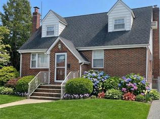 21 Oceanview Ave, Valley Stream, NY 11581