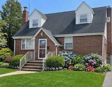 21 Oceanview Avenue, Valley Stream, NY, 11581