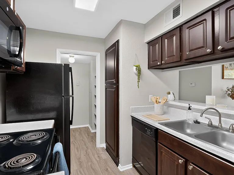 Landmark at Wynton Pointe Apartment Homes — Photo 22
