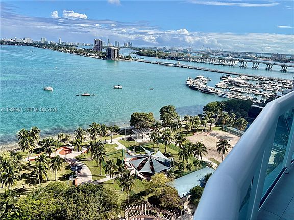 3rd image of 1800 N Bayshore Dr APT 1801