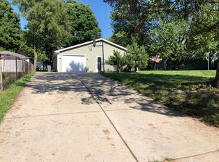 255 Sexauer Ave, Elgin, IL 60123