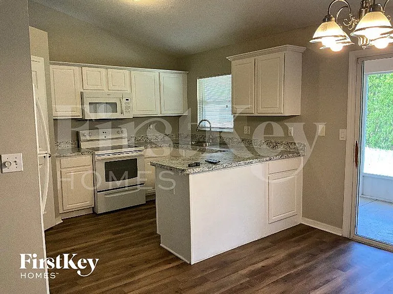 709 La Costa St — Photo 6