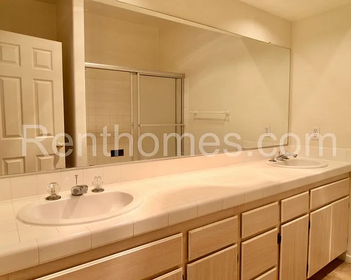 510 Camino De La Reina #104 — Photo 19