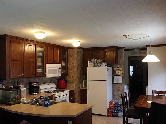 3rd image of 6 Nevis Dr