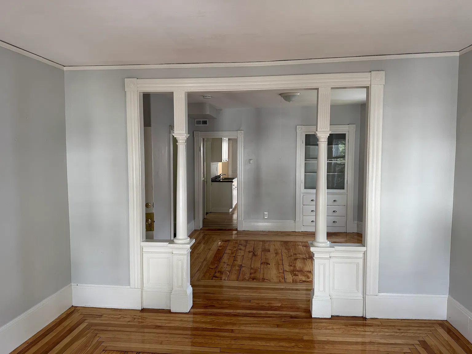 3 bed, 1100 sqft, $2,400 — Photo 1