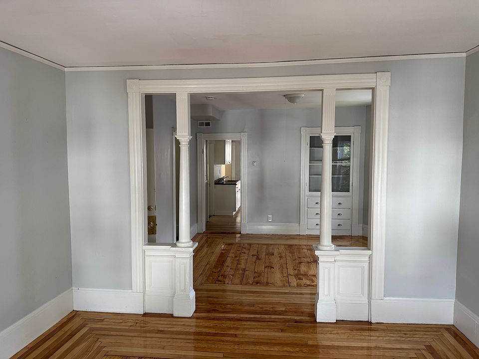 1st image of 31 Bourne St #2