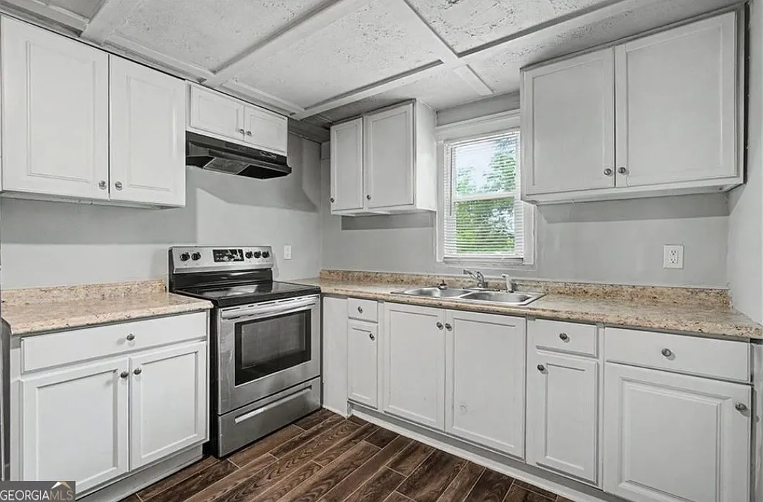 3 bed, 768 sqft, $1,450 — Photo 2