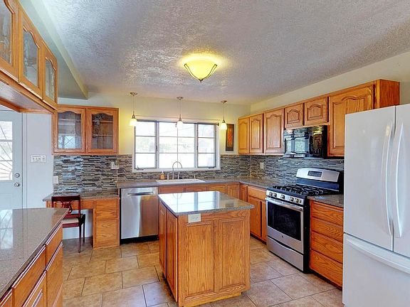 4th image of 6701 Natalie Ave NE
