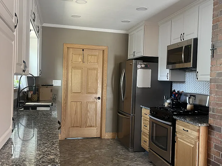 Kitchen. appliances included.